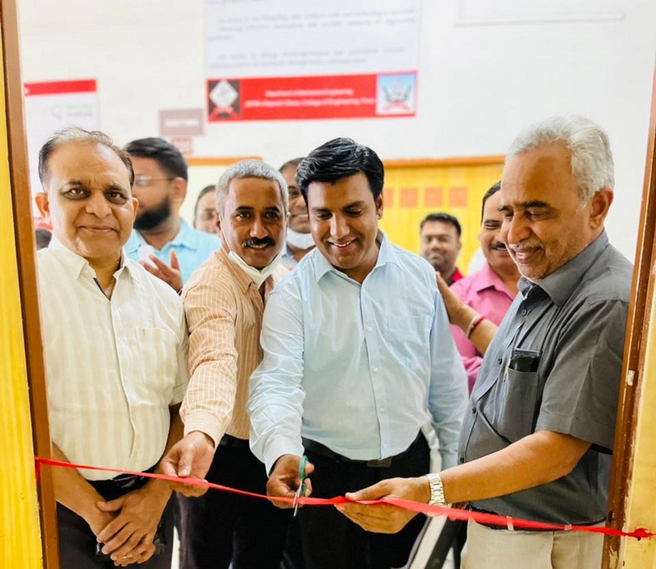 Ribbon-cutting ceremony opening the Students' Project Exhibition at RSCOE