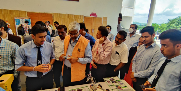 Presenting student projects to dignitaries